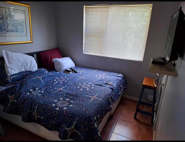 1 BEDROOM PROPERTY TO RENT IN PAROW NORTH